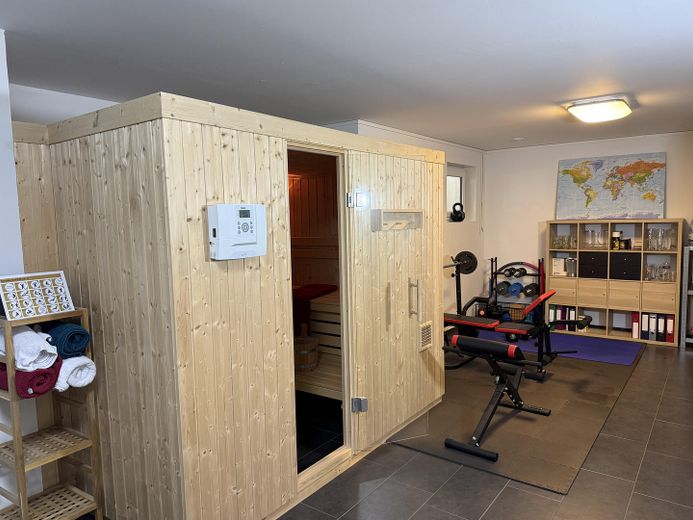 Modernes Massivhaus in ruhiger Neubausiedlung: Südausrichtung, Terrassendach, Sauna & 9m-Garage – Hobbyraum Keller 1