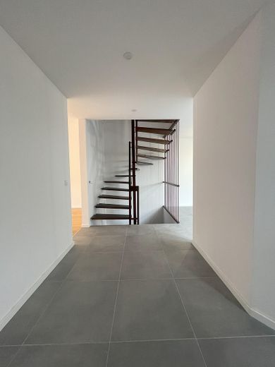 Treppe zum 1.OG und Keller
