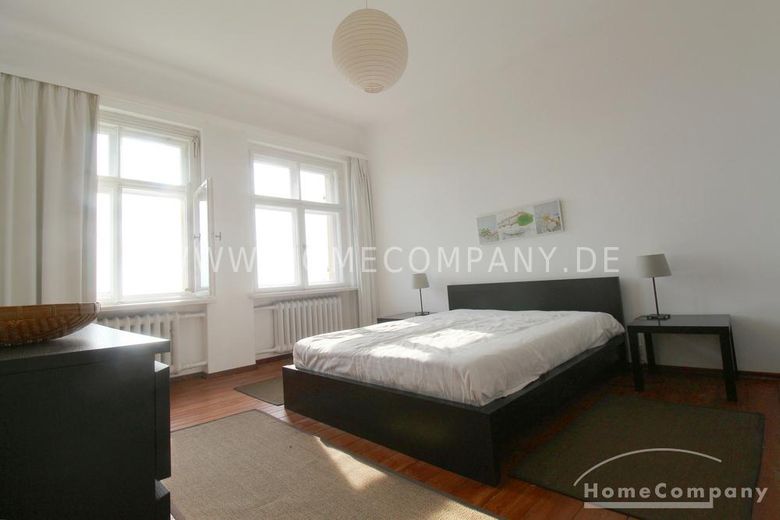 20330G HomeCompany Dresden Möbliert/Furnished 2-Zimmer Apartment mit phantastischer Aussicht über die Stadt am Loschwitzer Elbhang, grosse Dachterrasse max. 2 Personen – b3f371cbd6002addf7fd87372cbdd95780b676ef.jpg