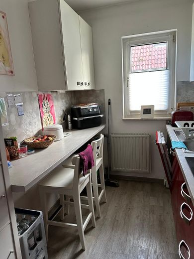 Renovierte 3- Zimmer Erdgeschosswohnung mit EBK in ruhiger Lage in 23974 Neuburg – Küche