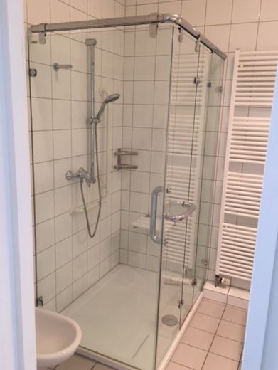 72 qm - Fürstenbergerstr. 168, 60323 Frankfurt mit Concierge – Dusche