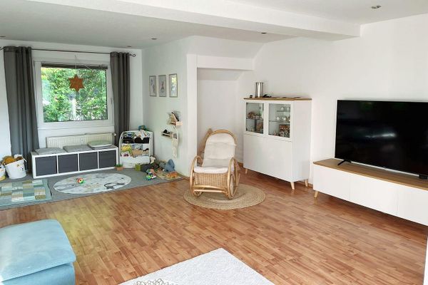 Urban, grüner Blick, hell & ruhig: Penthouse Feeling mit Charme & Dachterrasse | nahe Innenhafen