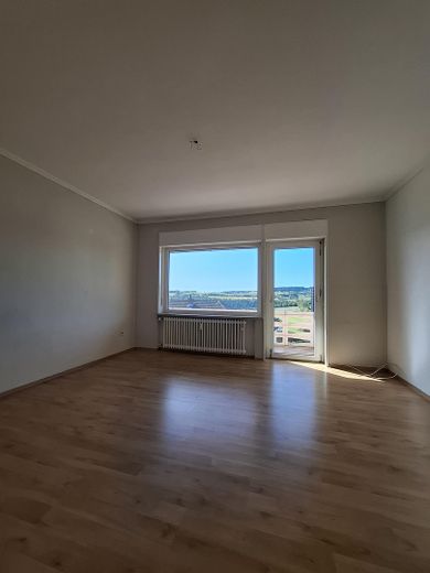 3FH-Renditehit mit hohe Mieteinnahmen in Oberwesel-Dellhofen – Schlafzimmer mit Balkonzugang