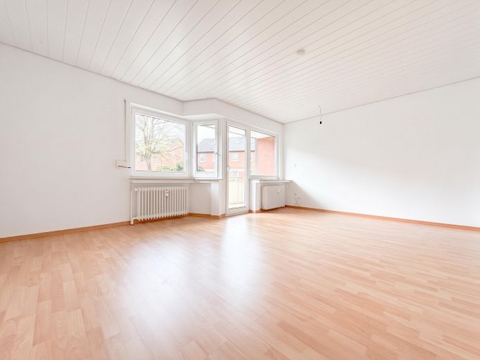 EG-Wohnung - Traumhafte Lage am Stadtpark mit Südbalkon – Großes sonniges Wohnzimmer 