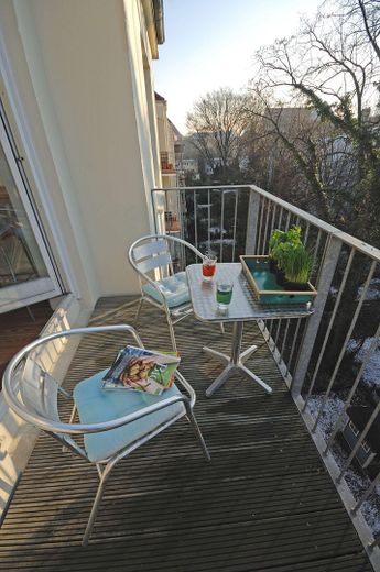 Appartement ancien de 2 pièces avec balcon – entièrement meublé, 57 m² à Winterhude, près du Stadtpark – Balkon