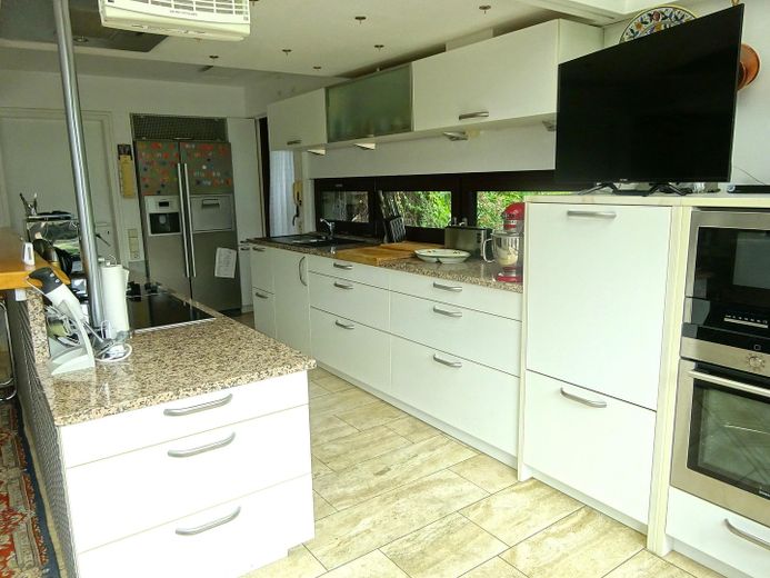 Große Maisonette mit Garten und Biotop – Küche