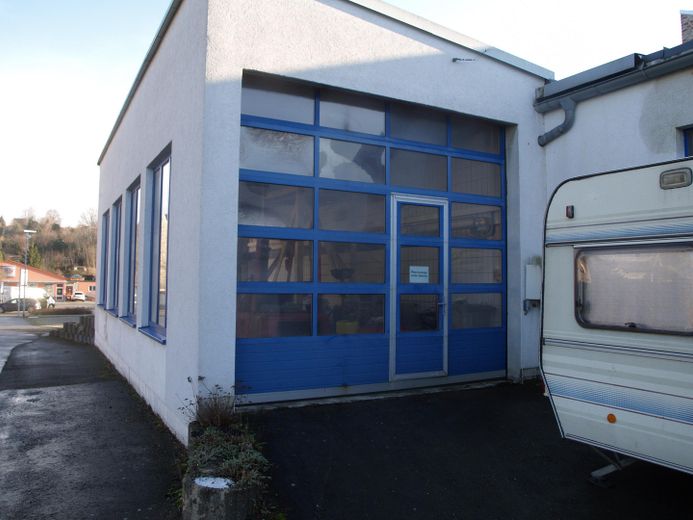 Ehem. Autohaus - Kleinteilig aufgeteilt - Kapitalanlage od. Selbstnutzer – Ehem. Waschhalle v. Westen