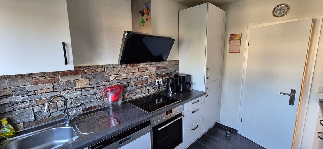 Przestronne 3-pokojowe mieszkanie z balkonem i garażem – Foto 2