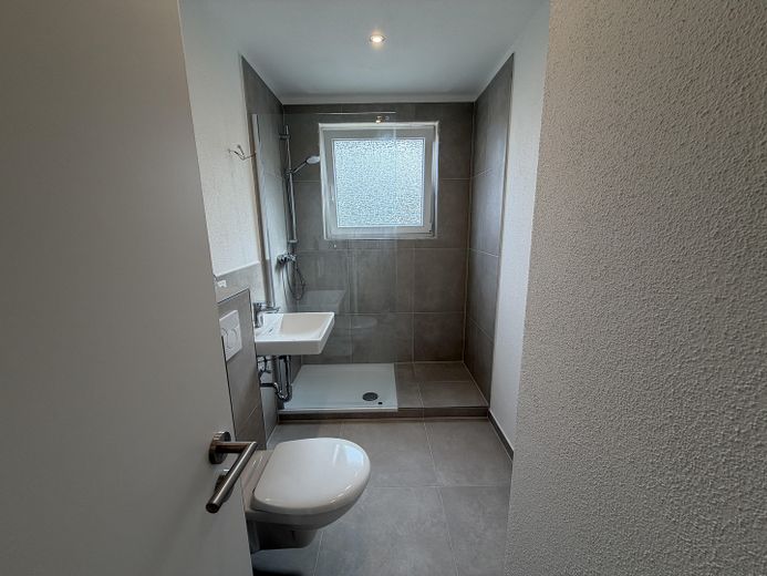 Appartement de 4 pièces entièrement rénové à Wiesbaden – Photo 11