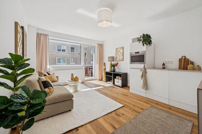 PROVISIONSFREI - FRISCH SANIERTE 3-ZIMMER-WOHNUNG MIT BALKON & EICHENPARKETT – Wohnküche