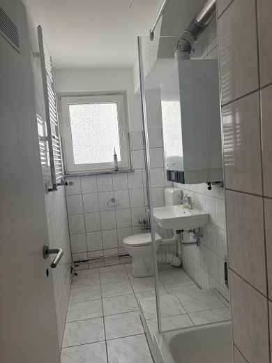 Współdzielone mieszkanie 3-pokojowe w centrum Darmstadt – Badezimmer