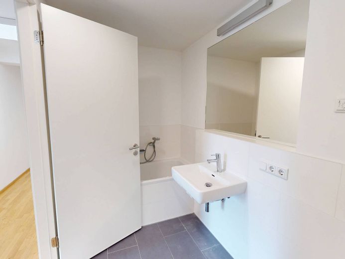 Appartamento di nuova costruzione di 3 locali in posizione centrale con BALCONE e cucina componibile nel nord-ovest di Friedrichshain – Ansicht II: Bad