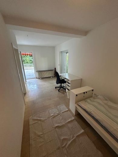 WG Zimmer möbliert 1