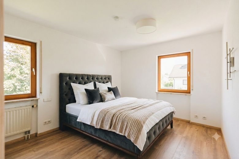 Steuerlich attraktive Kapitalanlage in Stammheim-Süd mit zuverlässigem Mieter (provisionsfrei) – Schlafzimmer (Möbel KI gen.)