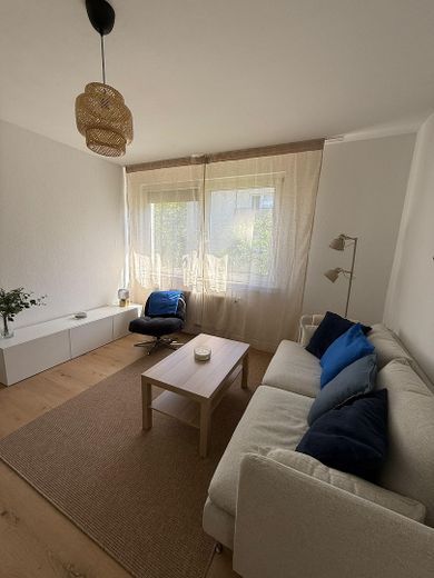 Möblierte 1-2 Zimmer in WG inmitten der Mainzer Neustadt – sofort beziehbar – Wohnzimmer 2 Zimmer WG