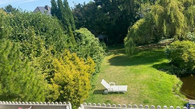 Idylisches Familienhaus direkt vom Eigentümer, provisionsfrei – Blick in Garten vom Balkon
