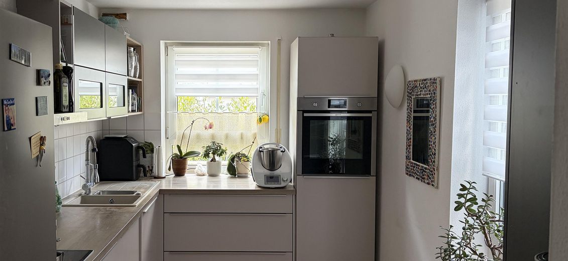 3-4 Zi Gartenidylle, 2 Holzterrassen, Sommergarten, Pavillon, – Einbauküche