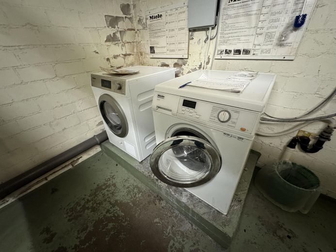 Waschmaschinen und Trockenraum