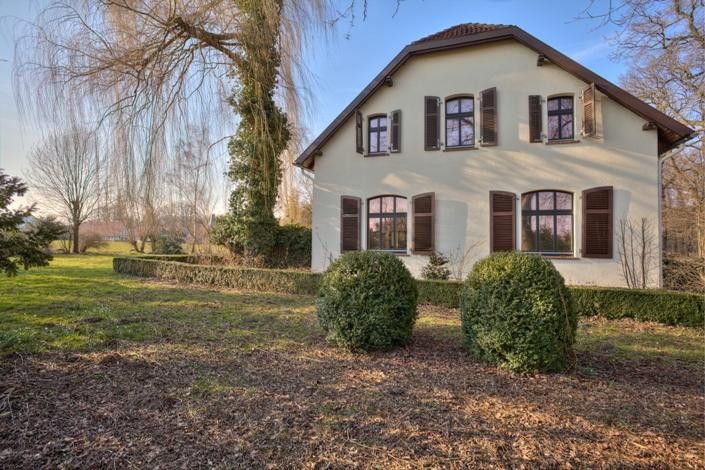 Großzügiges Haus in Alleinlage mit großem Garten – Südseite