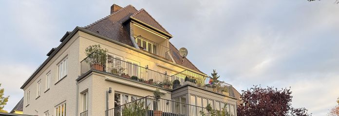 Apartamento en planta baja de alta calidad, renovado, en Mulang – 157 m², jardín de invierno, terraza y 2 baños – Hinteransicht Haus