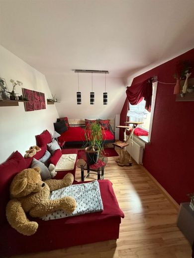 Bezugsfertiges Einfamilienhaus mit großem Blk, Garage, 2 Bädern und sonnigem Grundstück – Zimmer