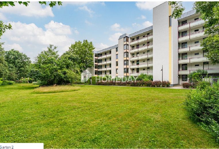 Helle 3-Zimmer-Wohnung mit Einbauküche & Aufzug & West-Loggia in München – Garten