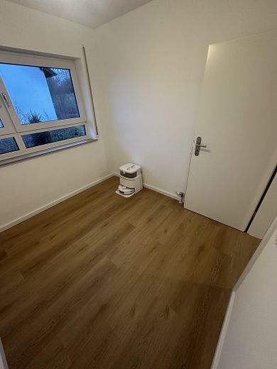 Kernsanierte 3-Zimmer-ETW, 2 Stellplätze, 900 € Kaltmiete, Provisionsfrei – Arbeitszimmer/Kinderzimmer