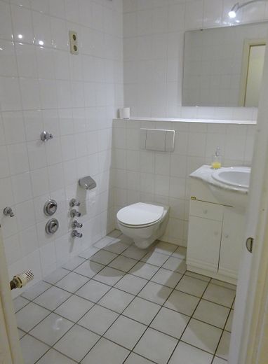 Helle 2-Zimmer-Wohnung, Balkon, neue EBK, Fahrstuhl, Naturschutzgebiet (Lesum) von Privat – Badezimmer