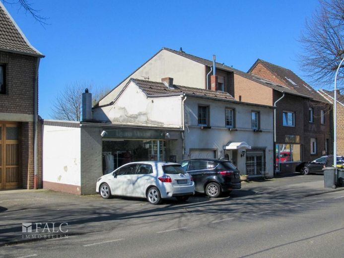 Riesengrundstück - Riesenpotential ! – Strassenansicht