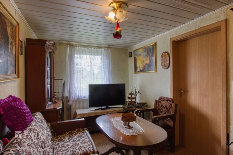 Casa residenziale solida con ampi locali accessori – ideale per artigianato e hobby – Kleines Zimmer