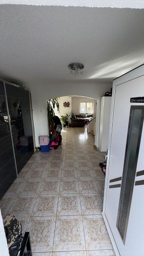 Grosses Einfamilienhaus in zentraler Lage – Flur / Eingangsbereich