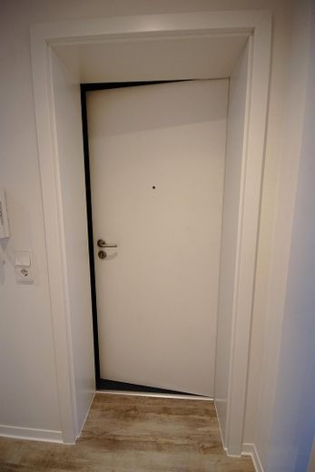 Bellissimo appartamento nel quartiere storico di Mönchengladbach – Wohnungseingangstür