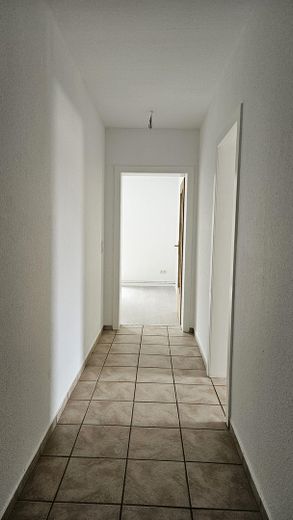 Flur zur Küche und Wohnzimmer