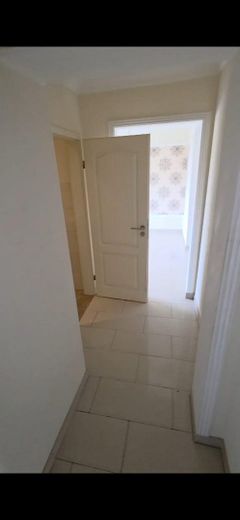 Schöne helle 2 Zimmerwohnung mit Stuckdecken – Flur 