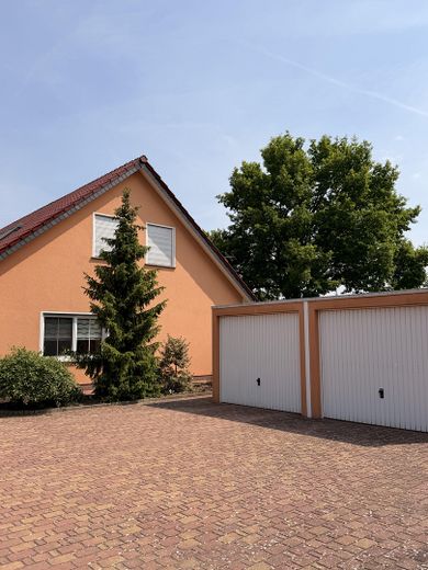 Viel Platz für Familie, Garten & Leben – freistehendes Architektenhaus in Oranienburg – Aussenansicht