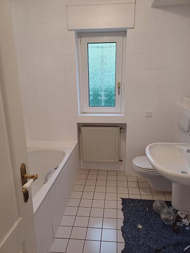 fris gerenoveerde en instapklare woning te huur in Dortmund-Lütgendortmund – Badezimmer