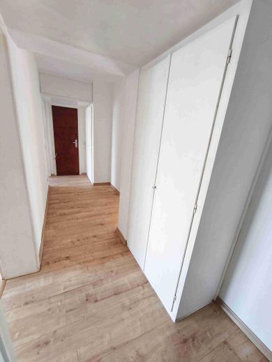 Heidestr. 5  Zemin kat sağ Daire 2: Balkonlu, yeni yenilenmiş 3 odalı daire – Flur