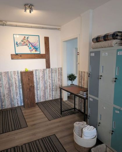 Gewerbeobjekt mit großzügigen Außenflächen und Wohnbereich – IMG-20260601-WA0029