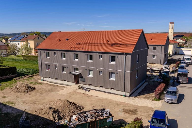 Ihr neu saniertes Zuhause in Schwandorf-Ettmannsdorf: 3-Zimmerwohnung mit Balkon – Saniertes Wohnhaus