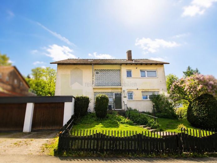 Versatile casa trifamiliare con 2 garage in una posizione ambita di Bad Dürrheim – ideale per affitto, uso proprio o per più generazioni – Foto 1
