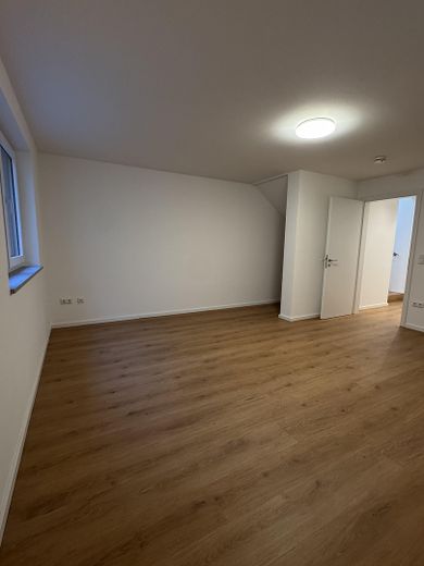Sonnige 4-Zimmer Wohnung // Garten, EBK und hohen Decken // Neubau in Langenbach – Schlafraum/Wohnraum 4 