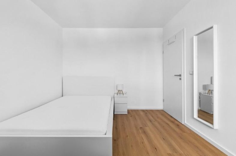 1074 Voll möbliertes WG-Zimmer mit Balkon & EBK in FFM-Heddernheim / Nahe Riedberg – Zimmer 4