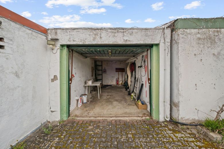 Einfamilienhaus auf Traumgrundstück mit viel Platz zur Erfüllung der eigenen Wünsche – Garage