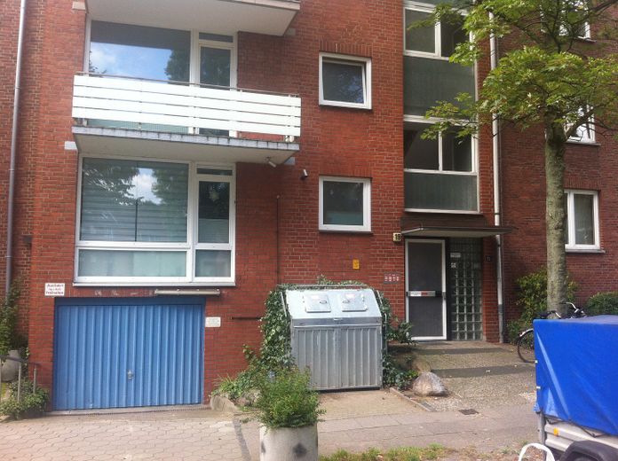 Tiefgaragenstellplätze nahe der S-Bahn Barmbek zu vermieten – Ansicht Garageneinfahrt