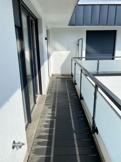 Modernes 2,5-Zi.-Penthouse mit Aufzug & Stellplatz – Solingen-Ohligs – Dachterrasse zum Wohnzimmer