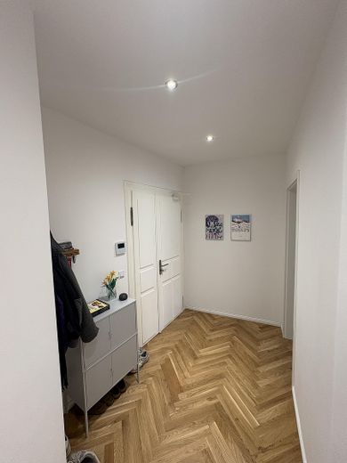 Apartamento de 3 habitaciones recién reformado, con cocina equipada de lujo y amplio balcón, en alquiler – Foto 10