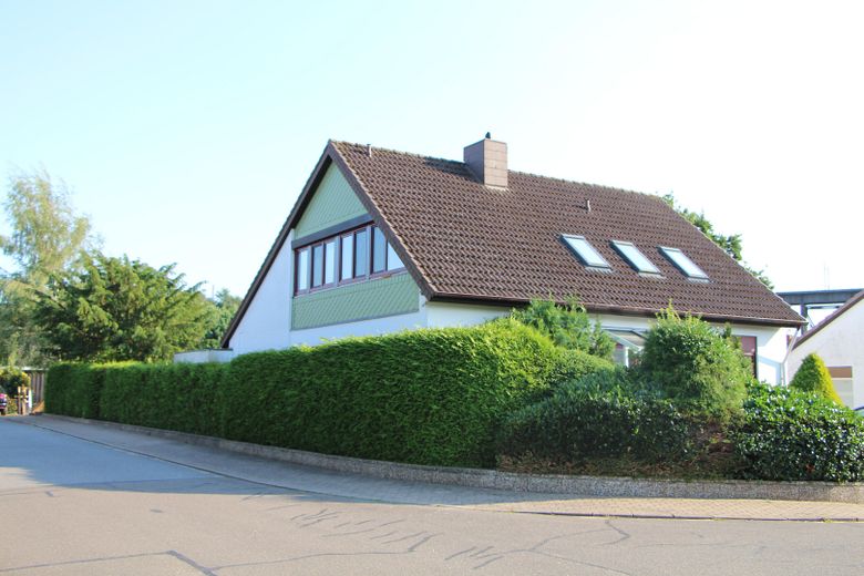 Großzügiges Einfamilienhaus mit vermietetem Obergeschoss – Foto 7
