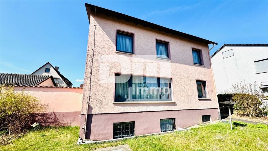(Reserviert!)Zeitlose Eleganz trifft Moderne: Modernisiertes Einfamilienhaus – Frontansicht