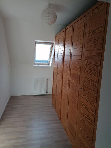 Großzügiges, helles Haus in ruhiger Wohnstraße (30km-Zone) in Pinneberg-Waldenau. – Ankleide-OG