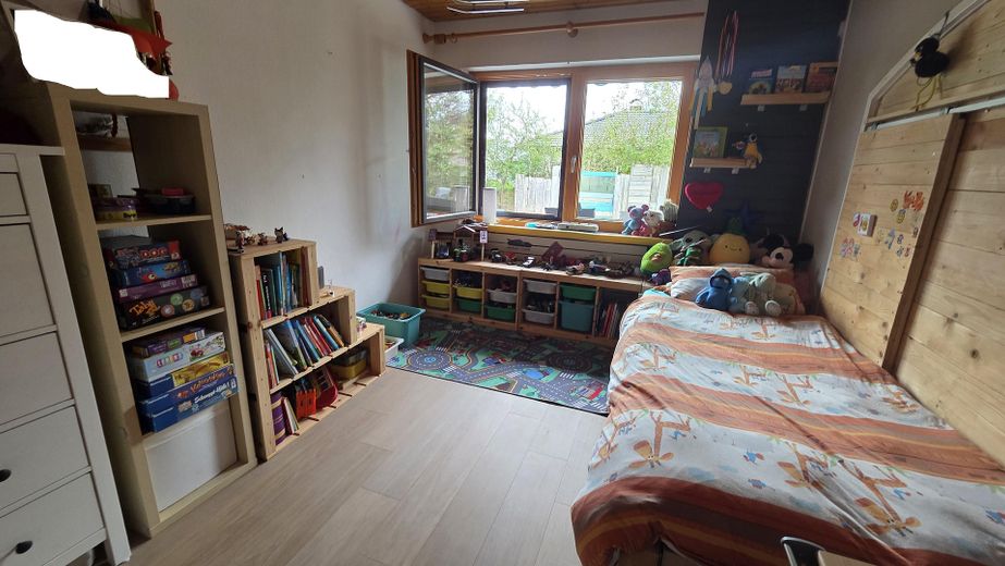 Ampio bungalow con giardino, finiture di pregio e area aggiuntiva opzionale – Schlafzimmer 2